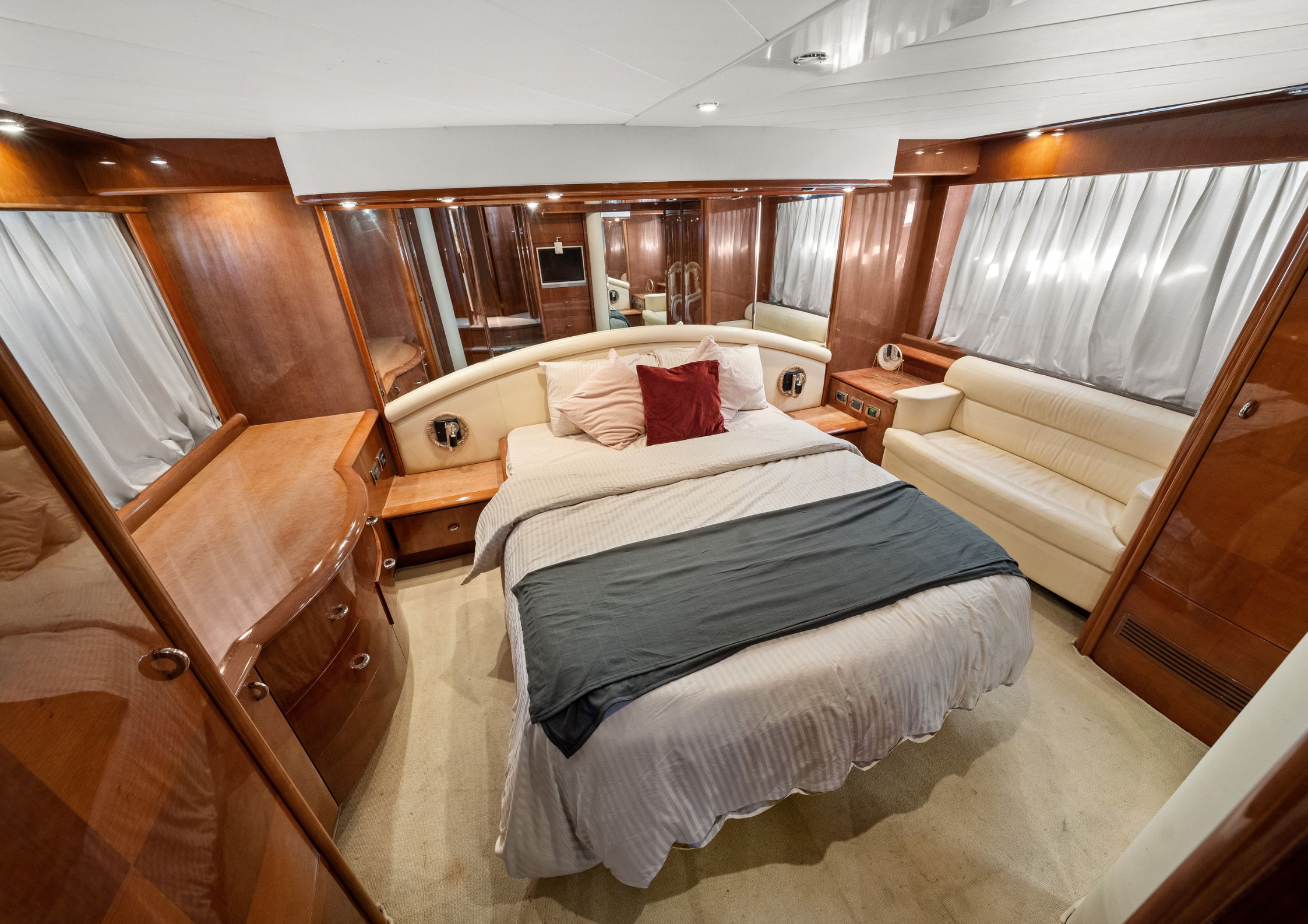 68ft yacht gallery images